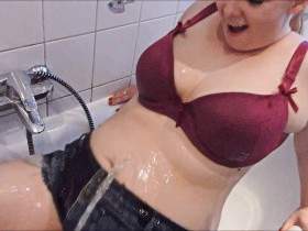 Vorschaubild vom Privatporno mit dem Titel "Pissnass!Wichsvorlage für die User" von sexyvenushuegel