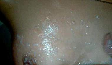 18Jähriges Girly in der Badewanne
