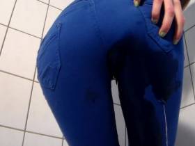 massive piss in the blue shorts