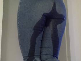 Vorschaubild vom Privatporno mit dem Titel "Neue M60 und das Klo besetzt" von EvilBitch