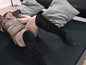 Megaorgasm for small teen Anni