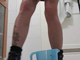 Pee in the measuring cup