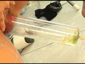 Vorschaubild vom Privatporno mit dem Titel "IN DEN VAKUUMZYLINDER GEPINKELT" von Xtrem-Babe