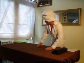 Vorschaubild vom Privatporno mit dem Titel "Fingerspiele in Rangit`s Massagestudio" von Deine-Chefin