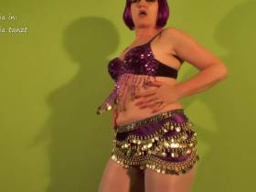 Vorschaubild vom Privatporno mit dem Titel "Hotvaleria tanzt" von Hotvaleria