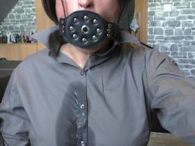 Vorschaubild vom Privatporno mit dem Titel "Sabber läuft" von nylon_schlampe