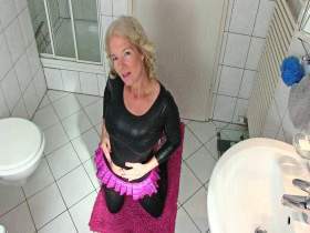 Vorschaubild vom Privatporno mit dem Titel "Devote Flittchen bettelt um DEIN Sperma!" von KissiKissi