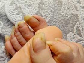 Scratch Your Cock With Toenails