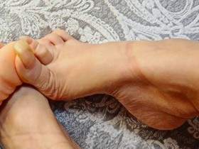 Scratch Your Cock With Toenails