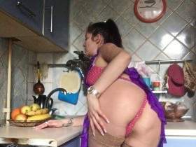 Half past nine in the morning in the kitchen