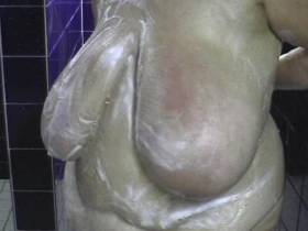 Vorschaubild vom Privatporno mit dem Titel "Duschen Teil 2" von Traumbusen