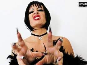 Vorschaubild vom Privatporno mit dem Titel "Strong Long Nails - Das intensive Teasing" von CherieNoir