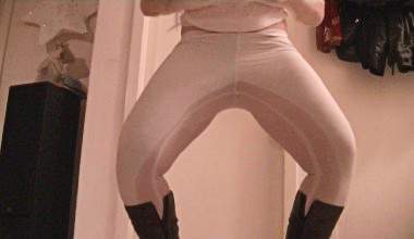 Pisse weisse Leggins voll ein