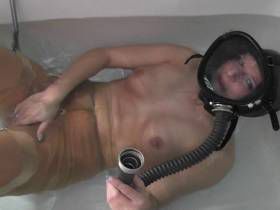 Vorschaubild vom Privatporno mit dem Titel "Hör mich unter der maske" von nylon_schlampe