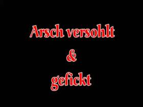 Arsch versohlt & gefickt