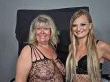 Teen gegen Milf wer bekommt mehr Sperma