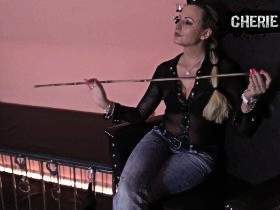 Vorschaubild vom Privatporno mit dem Titel "100 Rohrstockhiebe - Das wird sehr weh tun!" von CherieNoir