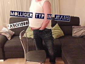 Molliger Typ in Jeans
