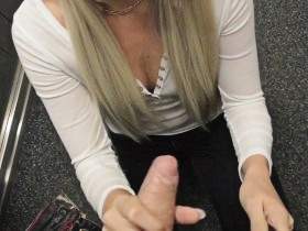 Vorschaubild vom Privatporno mit dem Titel "Hausmeister entleert" von DirtyCoco