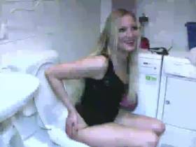 Kitty - Fucked on the toilet