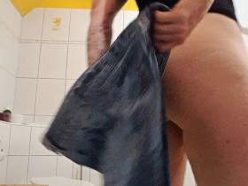 Vorschaubild vom Privatporno mit dem Titel "Weiter geht es mit der Jeans Veredelung" von EvilBitch