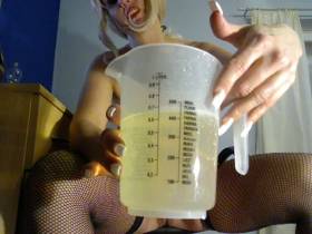 Vorschaubild vom Privatporno mit dem Titel "Ein Messbecher nur für Dich" von EvilBitch