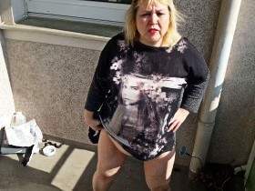 Balcony pee in the morning