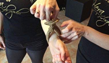 Bondage-video-workshop 1.1: one-hand bondage 
