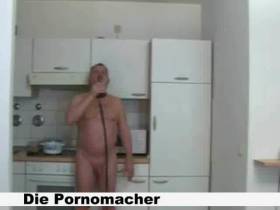 Kitchen piss fetter Sklave Teil1