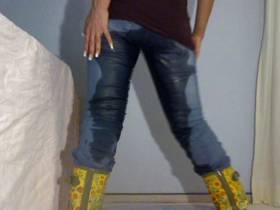 Vorschaubild vom Privatporno mit dem Titel "Gummistiefel warten auf den Frühling" von EvilBitch