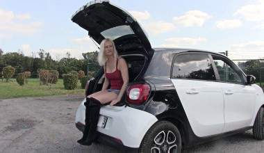 Die Autopanne! Stiefelschmalpe entlohnt Pannenhelfer mit Fick!