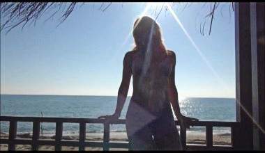 FREMDFICK AM HOTEL-STRAND