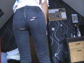 Vorschaubild vom Privatporno mit dem Titel "Neue geile hosen" von nylon_schlampe