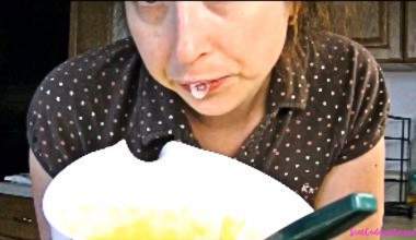 Scat Lemon Cake