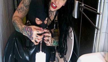 Ekeltraining für Lady Vampira´s Klosau