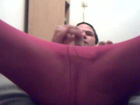 Vorschaubild vom Privatporno mit dem Titel "Posing und wichsen im BH und Nylons" von GeilerHengst72