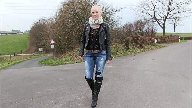 Lara Cumkitten Geiler Piss In Jeans Und Stiefel