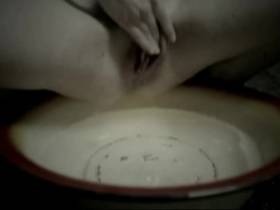 Vorschaubild vom Privatporno mit dem Titel "FOTZE RASIERT UND GEWICHST BIS ZUM SQUIRT" von jungfotze