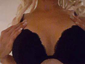 Vorschaubild vom Privatporno mit dem Titel "Kurzes geiles Tittenvideo für zwischendurch" von EvilBitch