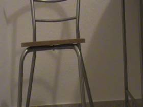 Runtergekackt from the chair