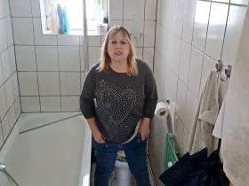 Du filmst mich auf dem Klo