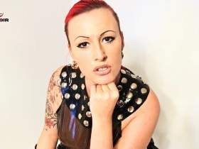 Vorschaubild vom Privatporno mit dem Titel "Schwul oder Hetero? Ich mach dich jetzt zur Gay-Fotze!" von CherieNoir