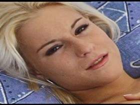 Bildhübsche Nadja ma**ur****t für Euch