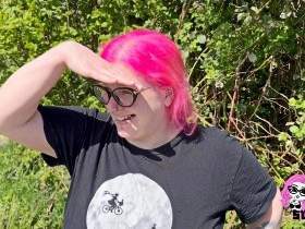Splashy public piss in the sun