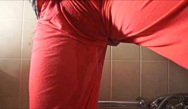 Schön in meine pinke Hose gepisst