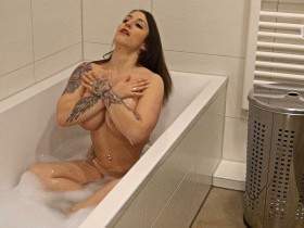 Meine perverse Sperma Fantasie ! XXL Zugewichst in der Badewanne !!!