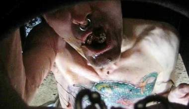 Lady Vampira scheisst zum 1. Mal ins Sklavenmaul