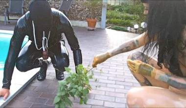 Barefoot Beast - CBT Tortur unter nackten Füßen 