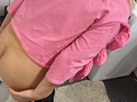 Auf dem Klo mit Pinken Nails