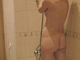 Girlfriend takes a shower after the ass fuck